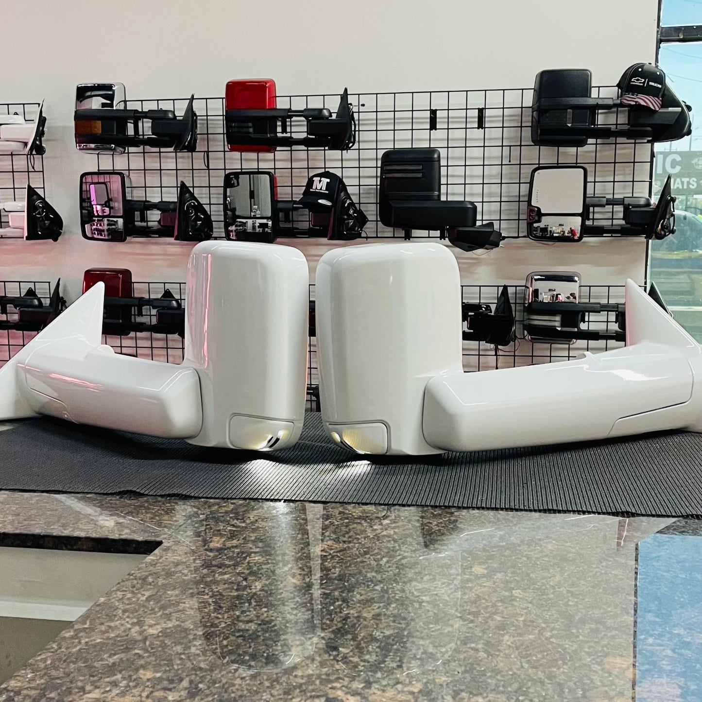 09-18 Ram White Tow Mirrors W/ Switchbacks
