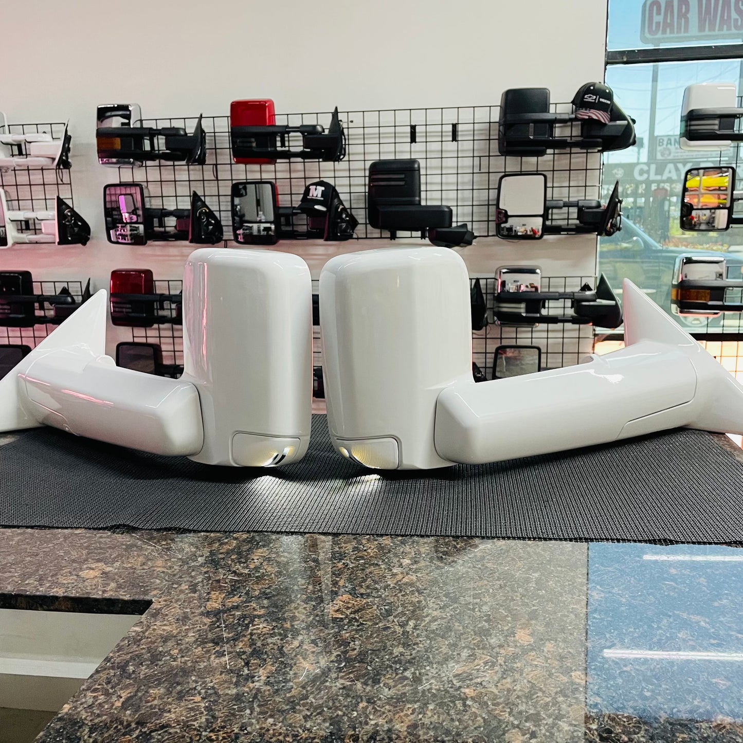 09-18 Ram White Tow Mirrors W/ Switchbacks