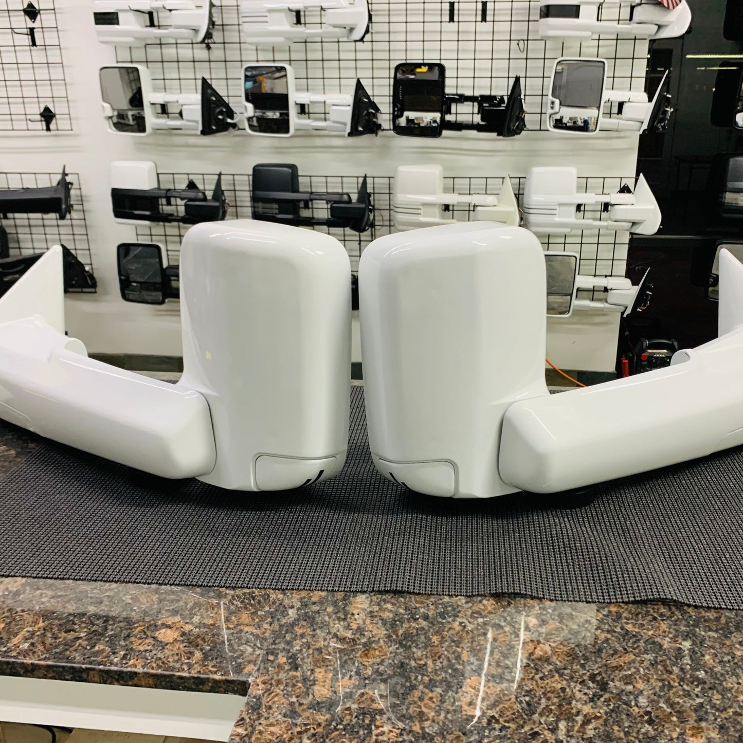 09-18 Ram White Tow Mirrors W/ Switchbacks